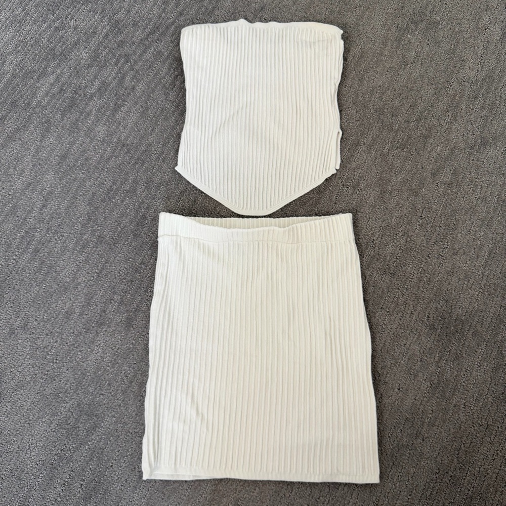 White Fox Ribbed Skirt/Strapless Top Set, Size XS - Picture 3 of 6